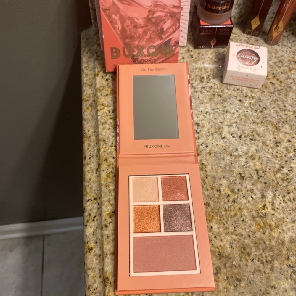 High end makeup bundle - Picture 4 of 9